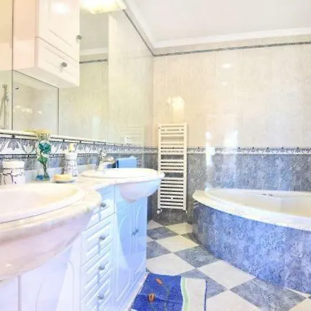 Sleeps 10 Pool Air Con Wifi ヴィラ