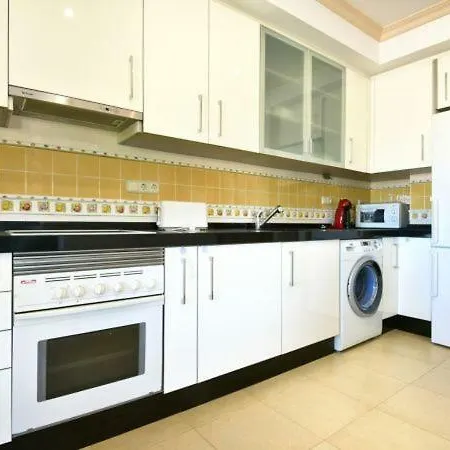 Sleeps 10 Pool Air Con Wifi *